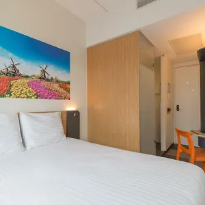 Отель Maxhotel Amsterdam Airport Schiphol, Хоофддорп